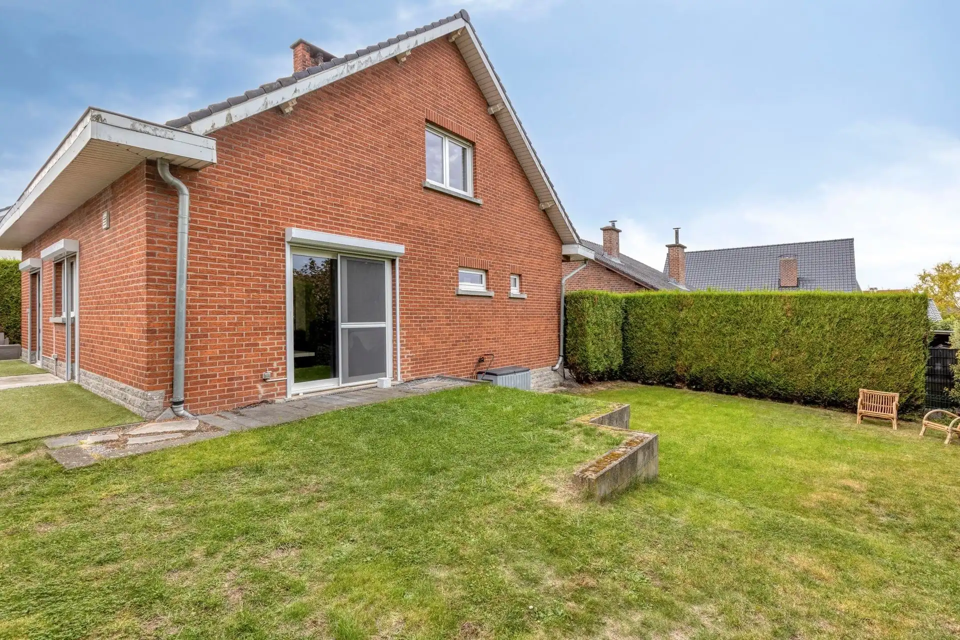 BUIZINGEN : ruime 4-gevelvilla (3 slpks) met garage  foto 2