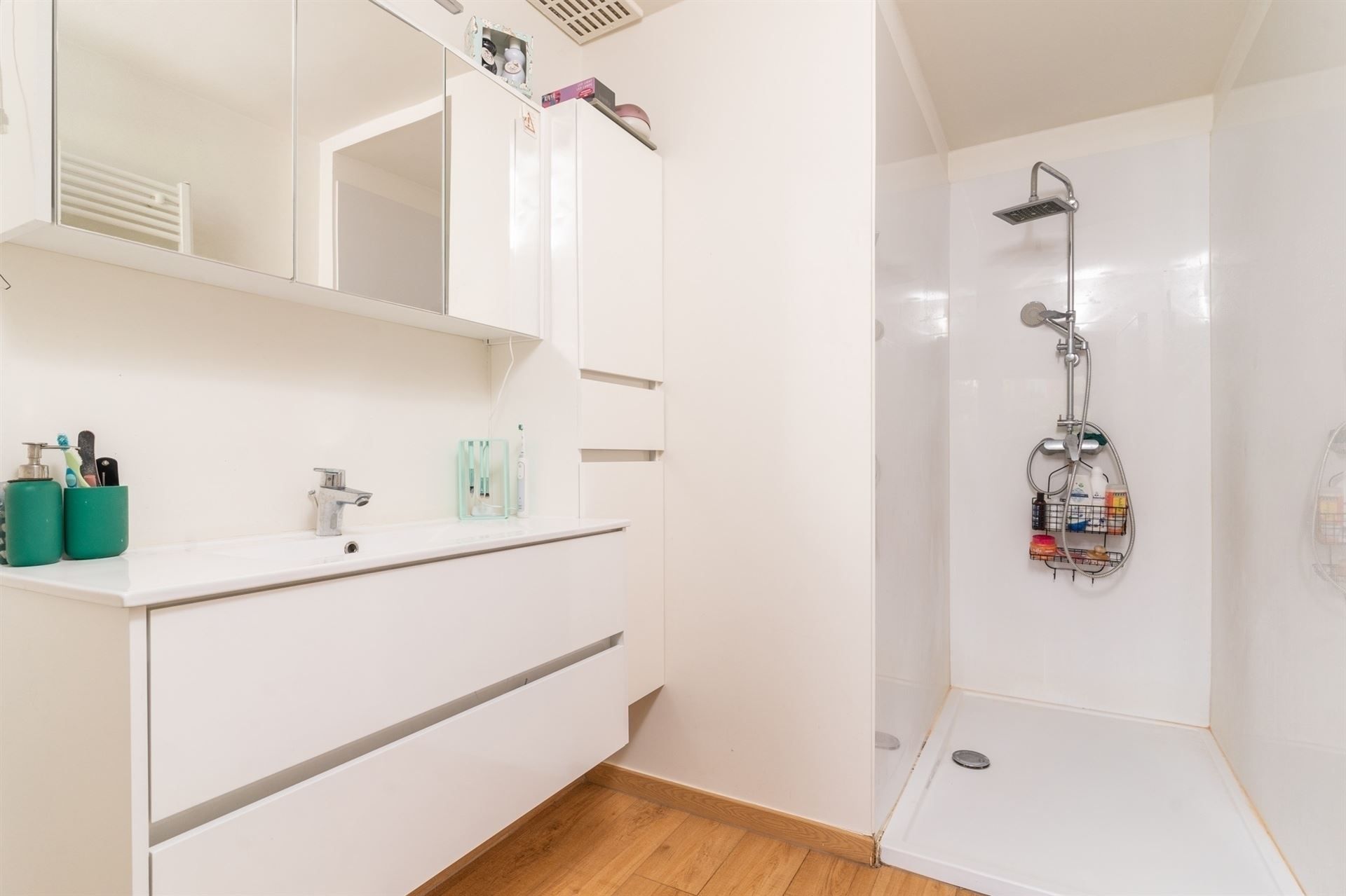 Meergezinswoning bestaande uit 2 app, tuin en dubbele carport foto 9