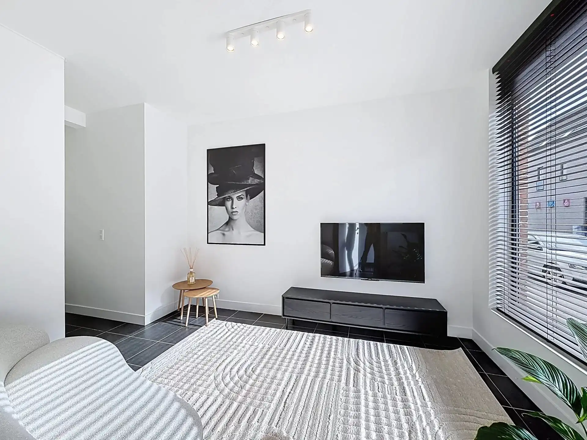 Zeer gezellig gelijkvloers appartement met 1 (mog. 2) slaapkamers, tuin, terras en staanplaats. foto 3