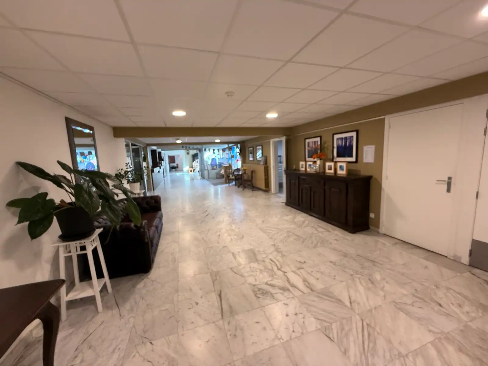 Serviceflat met garage, rustige en groene omgeving foto 25