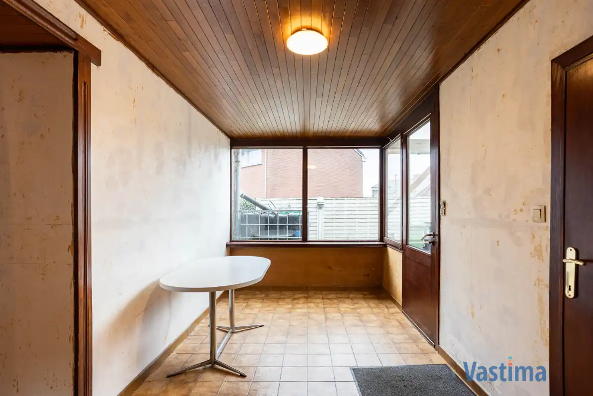 Te renoveren, halfopen woning met zuid gerichte tuin foto 8