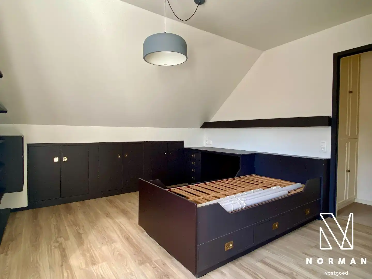Halfopen woning te huur in het centrum van Kortrijk op een topligging! foto 12