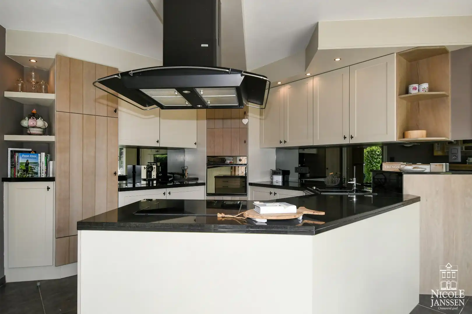 Instapklare gezinswoning met vier slaapkamers en zwembad foto 10