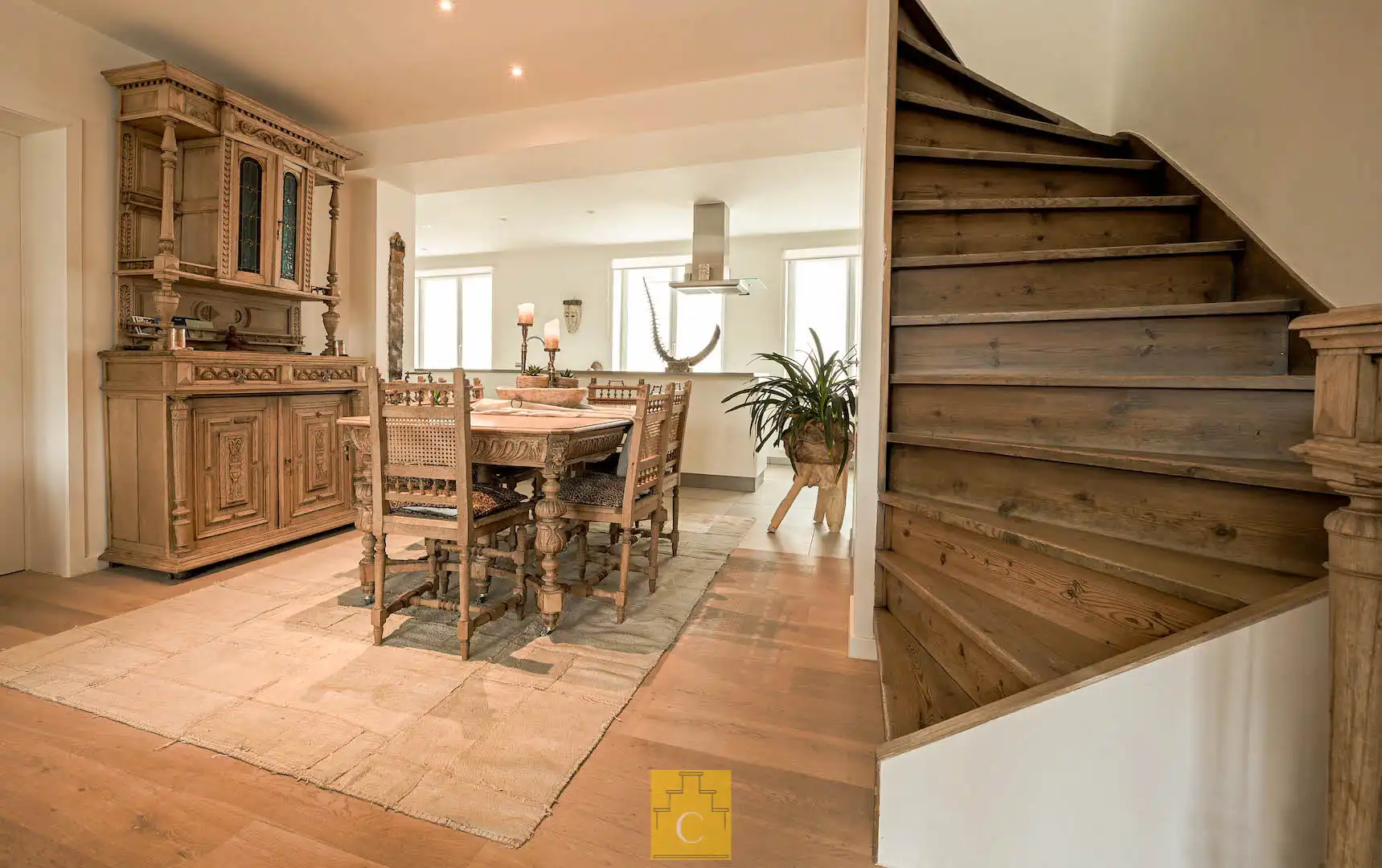 knap dakappartement in 19e eeuws herenhuis met zonnig terras en adembenemende uitzichten foto 15