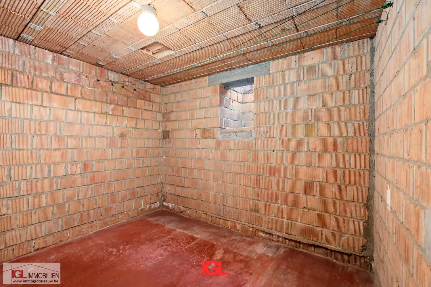 Lichtrijk 2-slaapkamerappartement met garagebox en kelder in Sint-Pieters-Leeuw foto 9