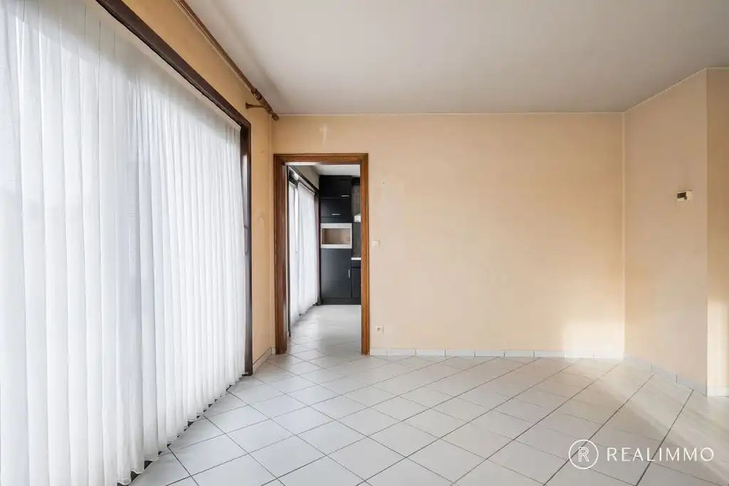 Ruime op te frissen, halfopen bebouwing te Zwevegem foto 6