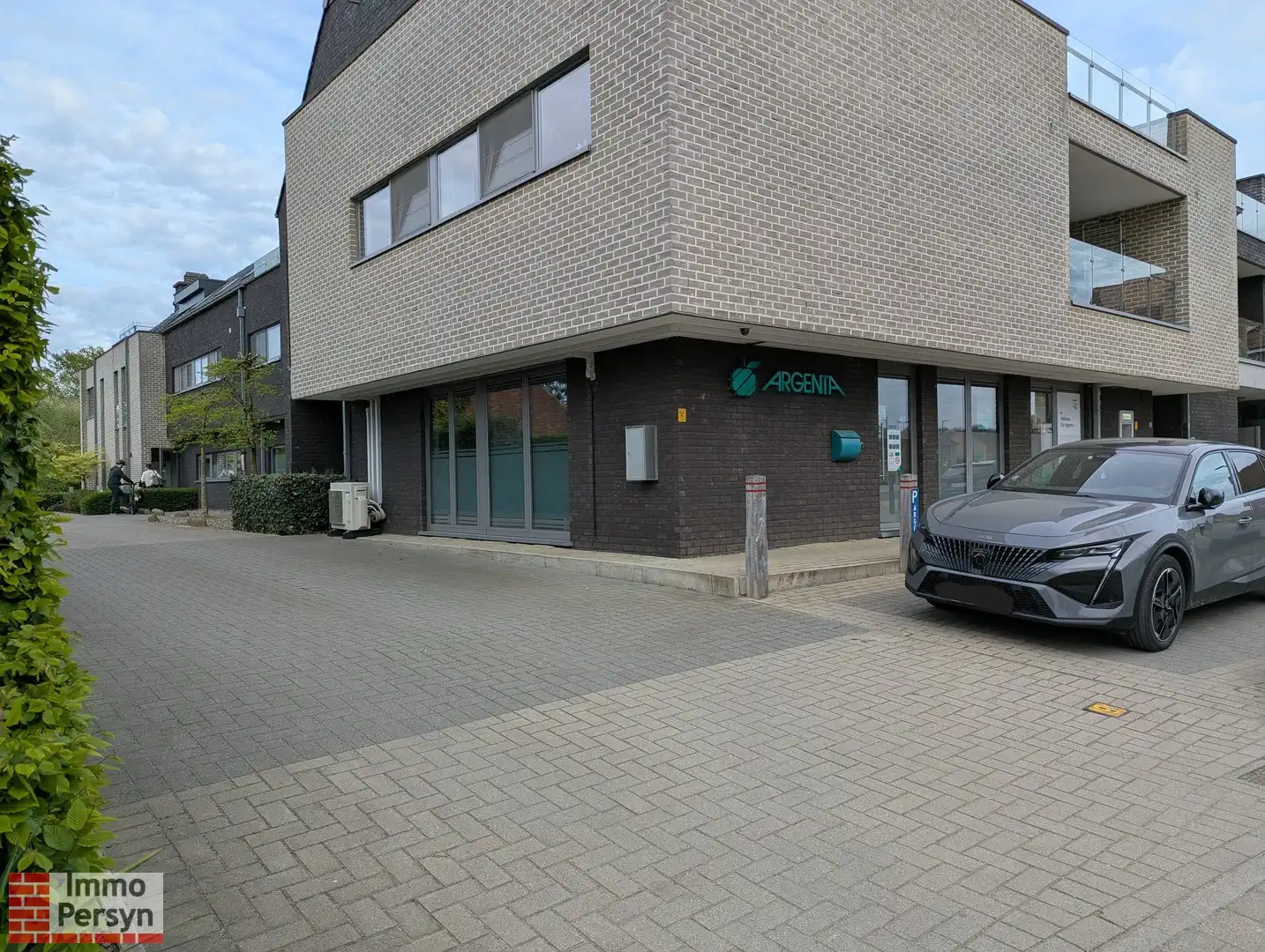 Gelijksvloer appartement met tuintje foto {{pictureIndex}}