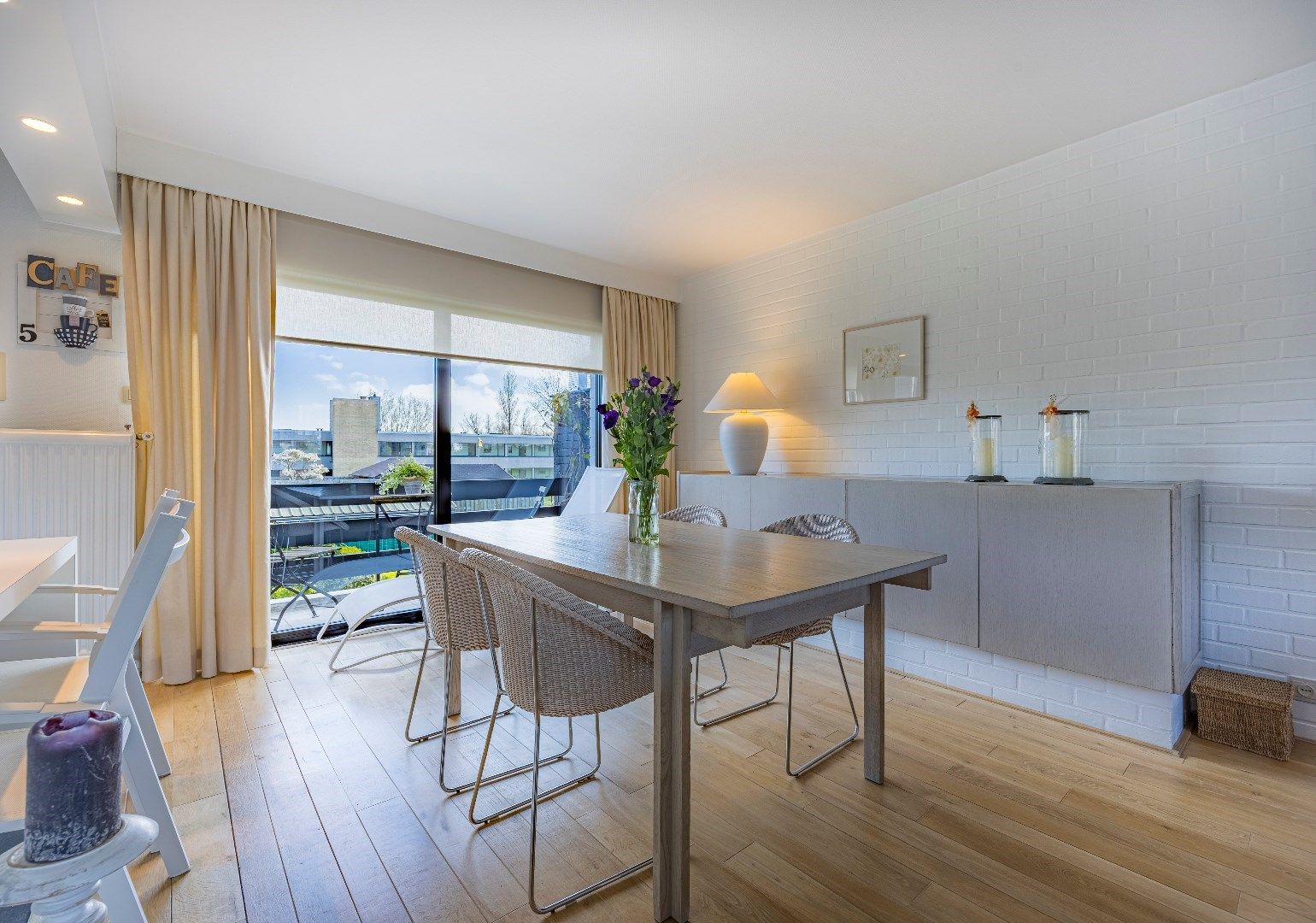 Knappe woning met weidse zichten, vlakbij het strand foto 5
