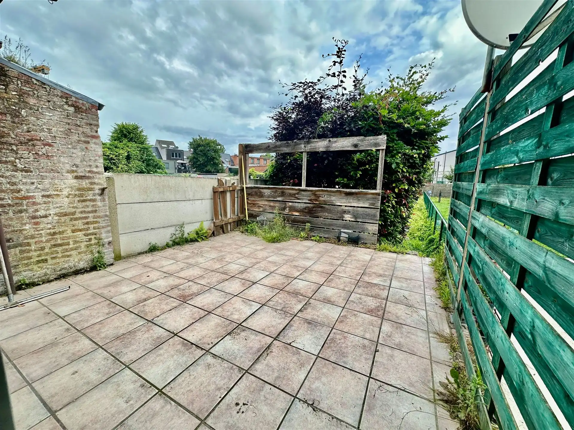 Rijwoning met 2 slaapkamers en tuin met achteruitweg. foto 13