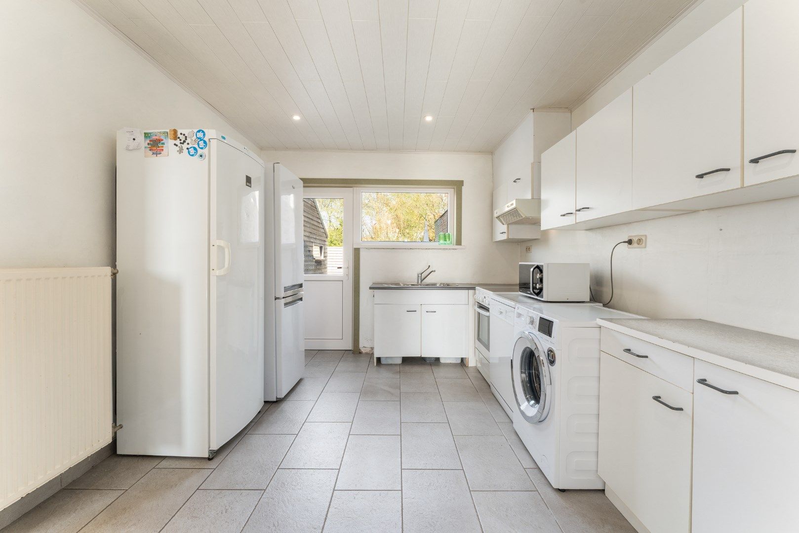 Gunstig gelegen woning met 3 grote slaapkamers en bijgebouw foto 6