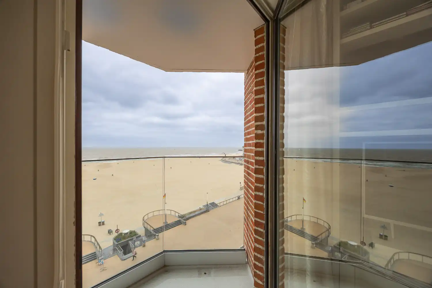 2 slaapkamer appartement op de zeedijk van Oostende foto 3