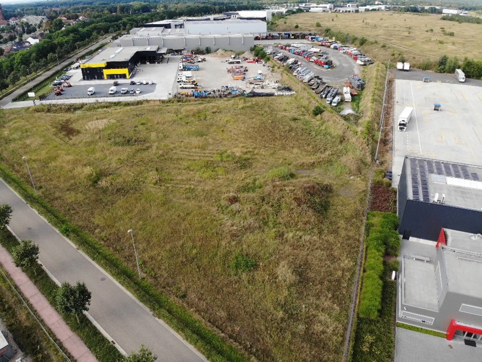 Industrieterrein van 11.078m² (1,1Ha) foto 2
