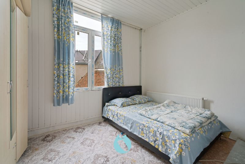 Ruime woning met 4 slaapkamers en grote tuin foto 7