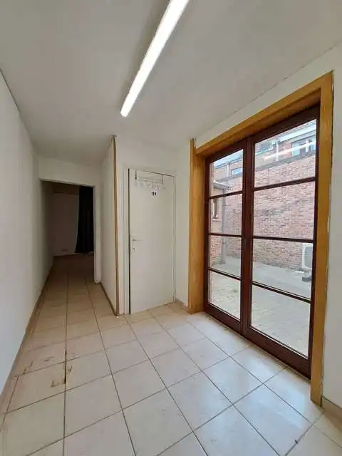 Instapklare Winkelruimte op commerciële ligging te huur in centrrum Brugge foto 8