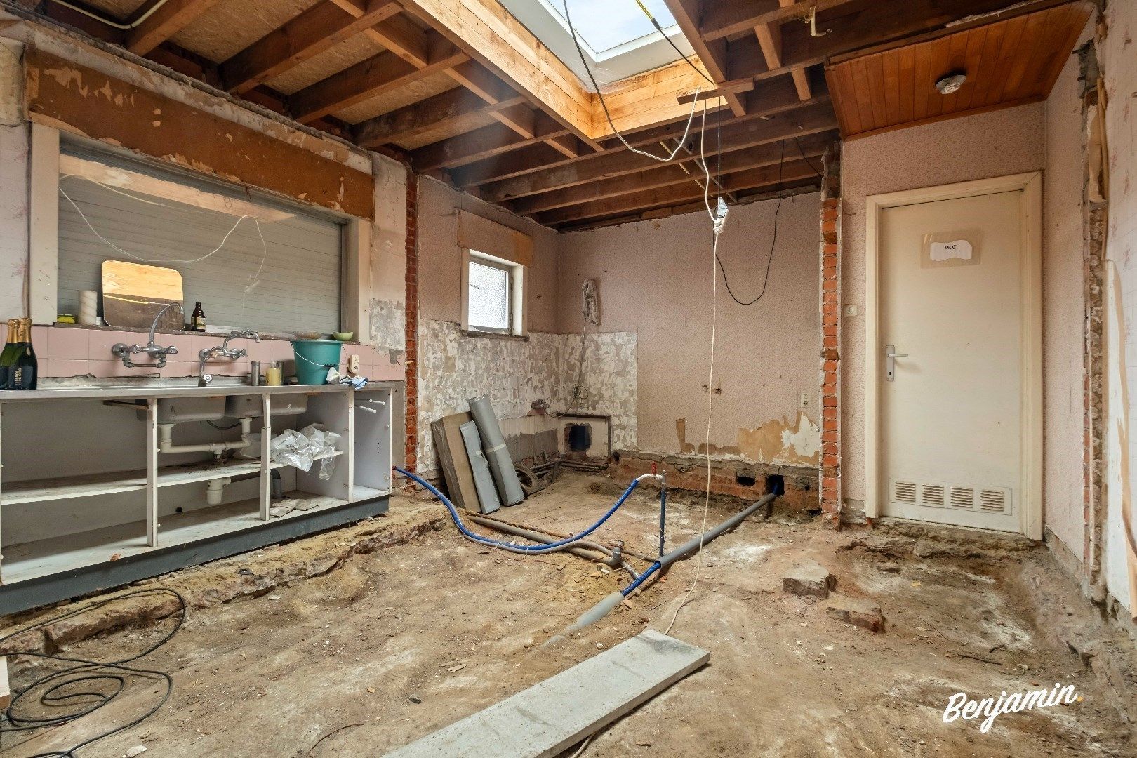 Halfopen woning met loods in Heule foto 13