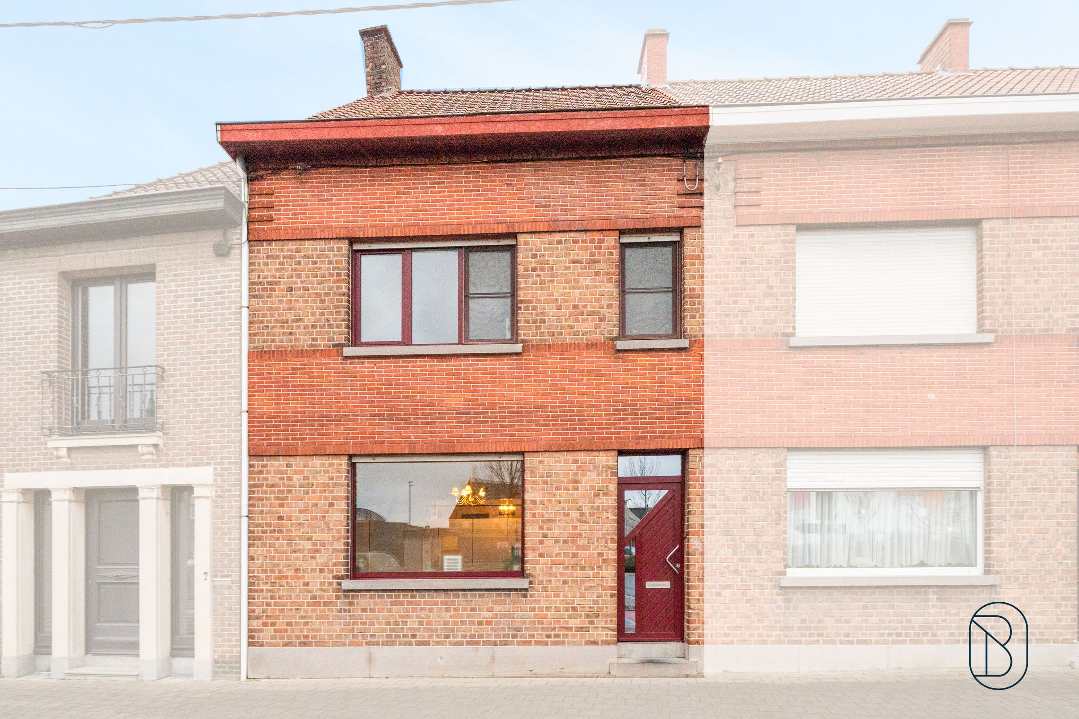 Instapklare woning met 3 slk, tuin, en uitweg met garage foto {{pictureIndex}}