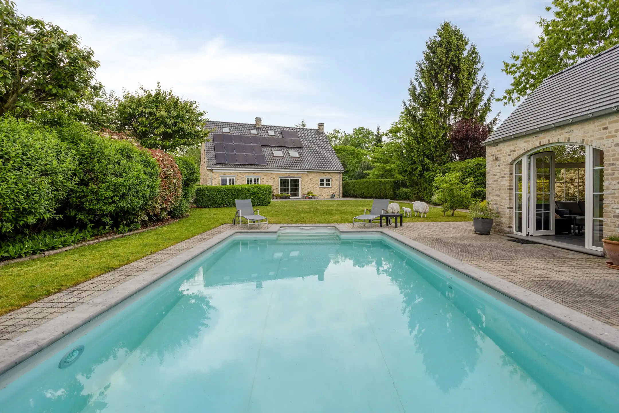 TOP onderhouden villa op uitzonderlijk perceel foto {{pictureIndex}}
