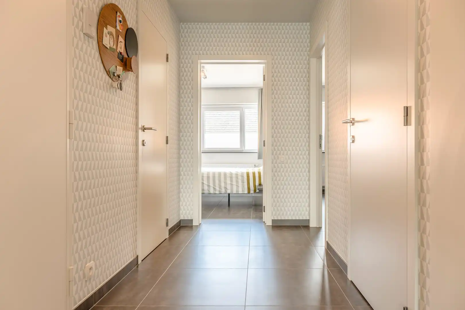Instapklaar en modern appartement met garage foto 12