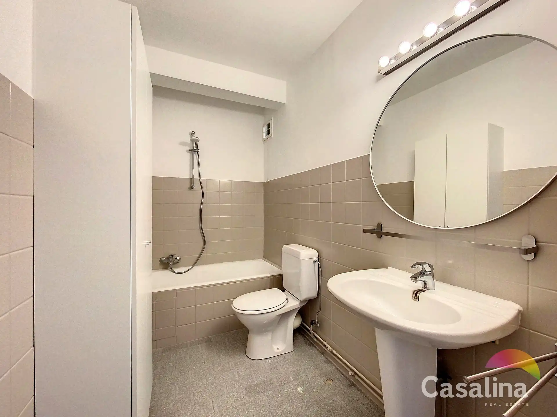 CASALINA Real Estate - Gezellige studio met terras foto 6