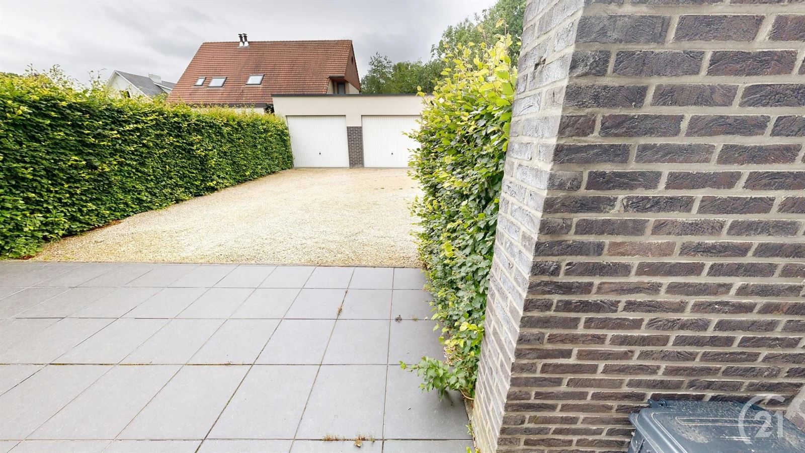Lichtrijk gelijkvloersappartement met terras en garagebox foto 8