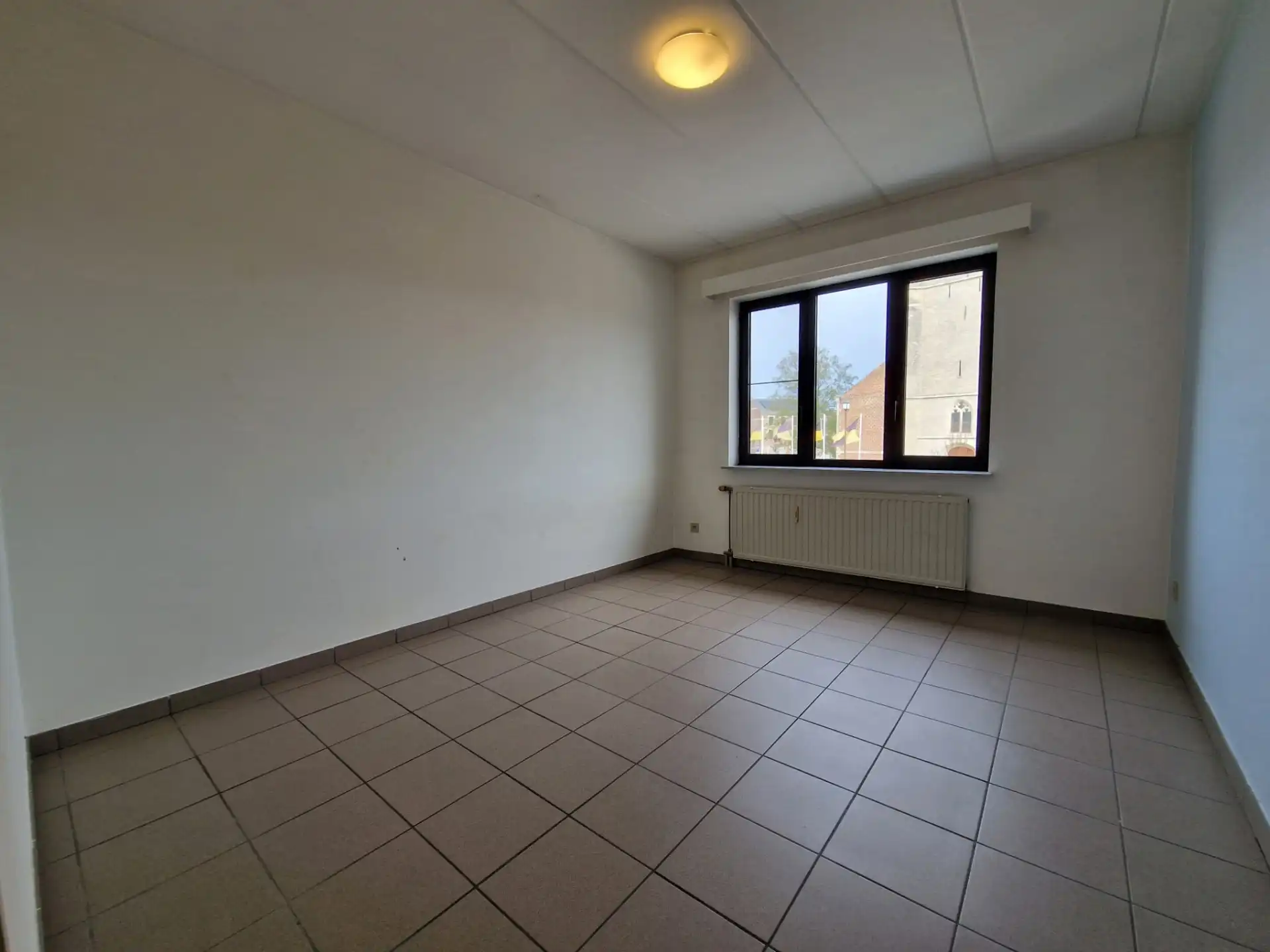 Instapklaar appartement met 2 slaapkamers, berging & parking foto 6