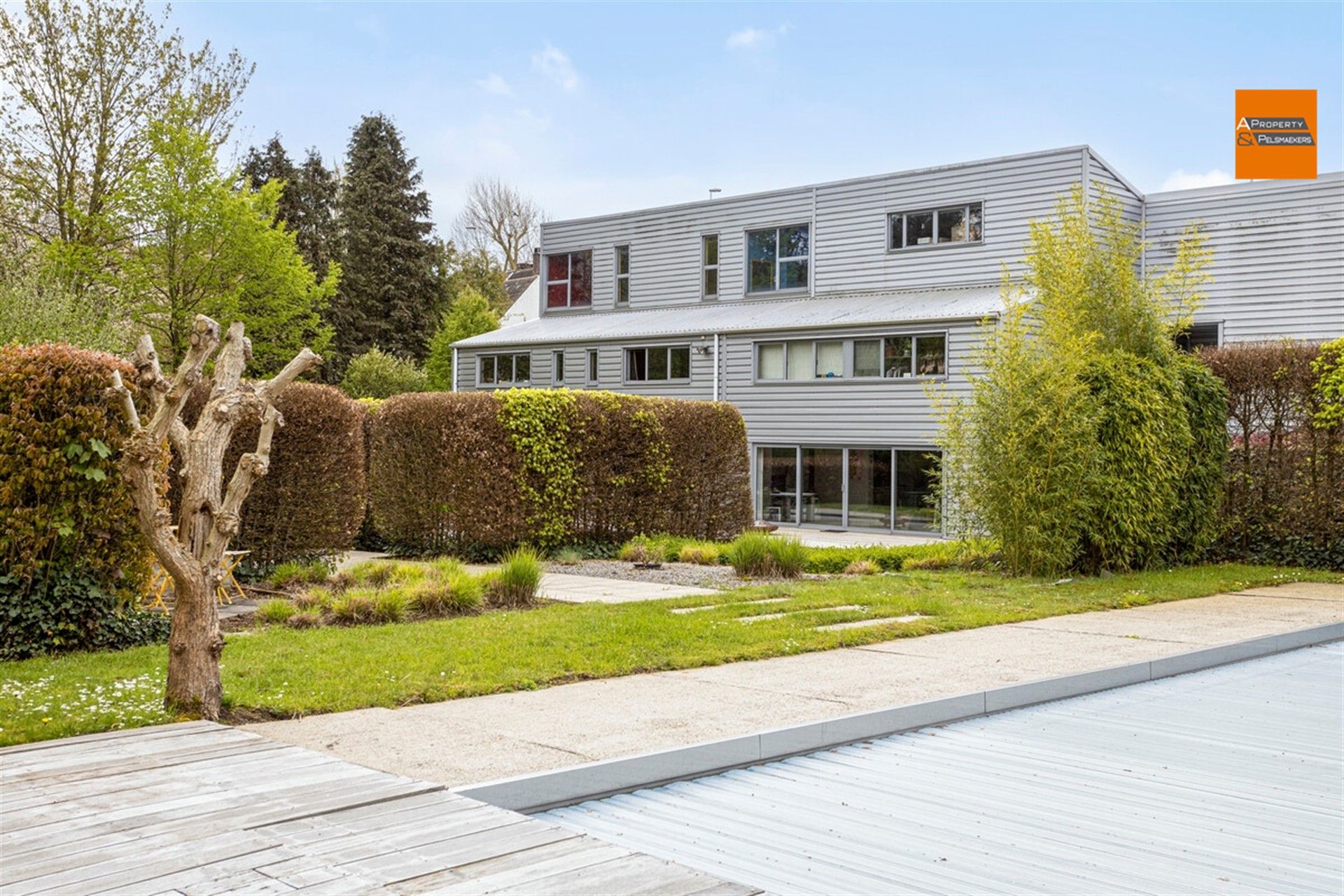 Commercieel gebouw voor verschillende bestemmingen en deel woning foto 26