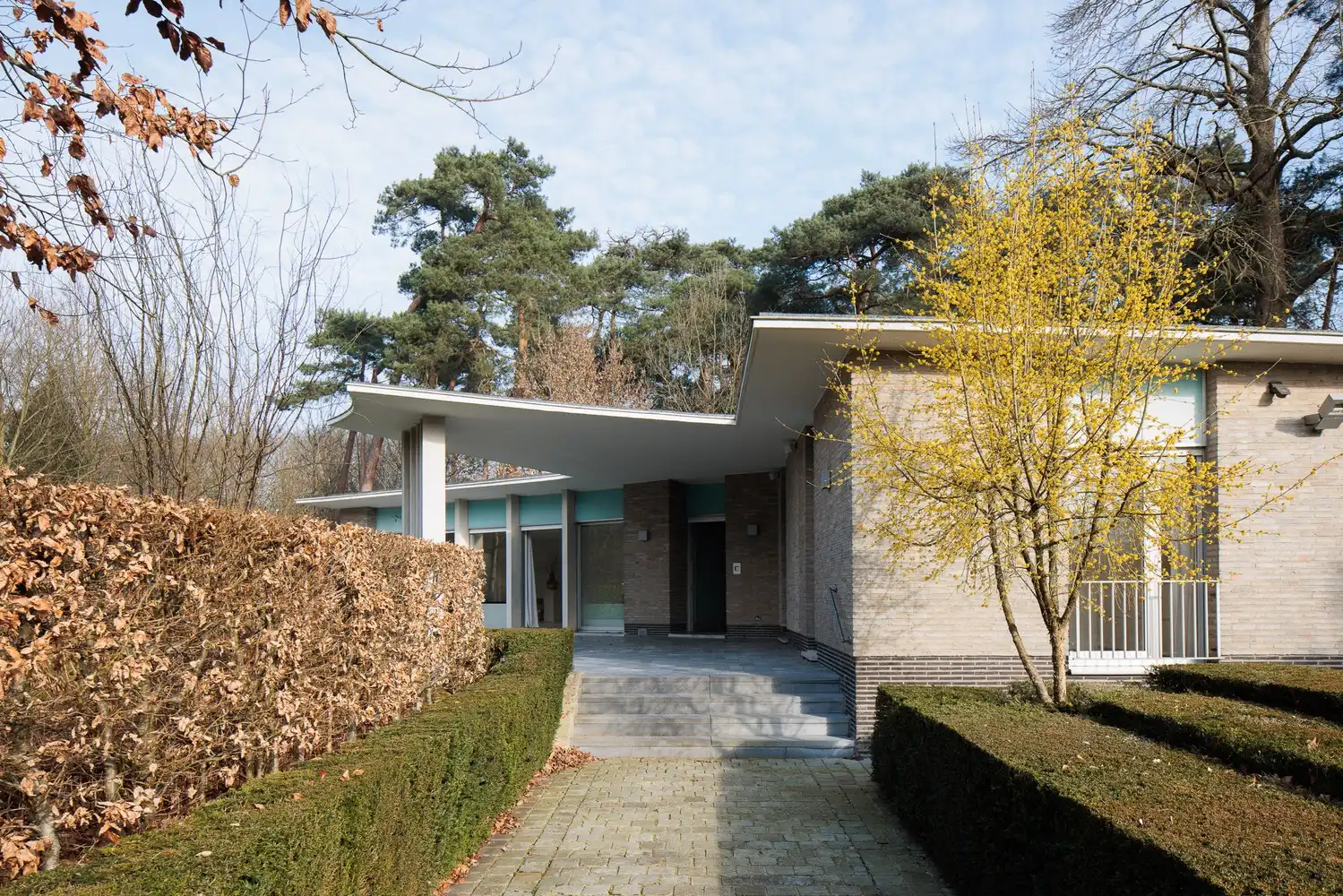 Architecturale woning op een perceel van ca. 6.395 m² foto 3