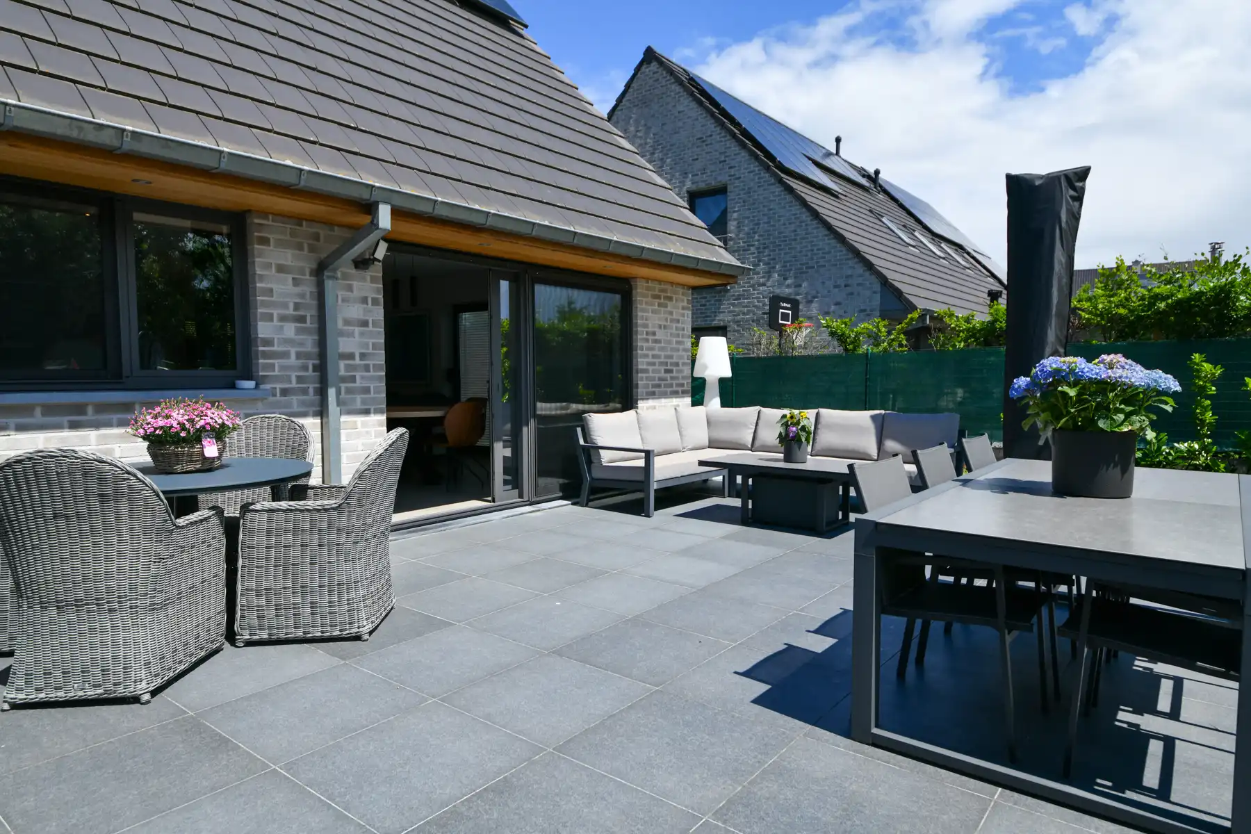 recente ruime woning met 3 slaapkamers, garage en tuin  foto 12
