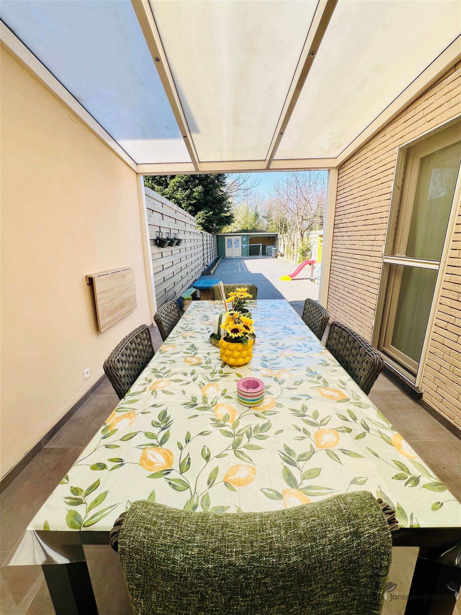 Gerenoveerde rijwoning met 3 slaapkamers & tuin foto 18