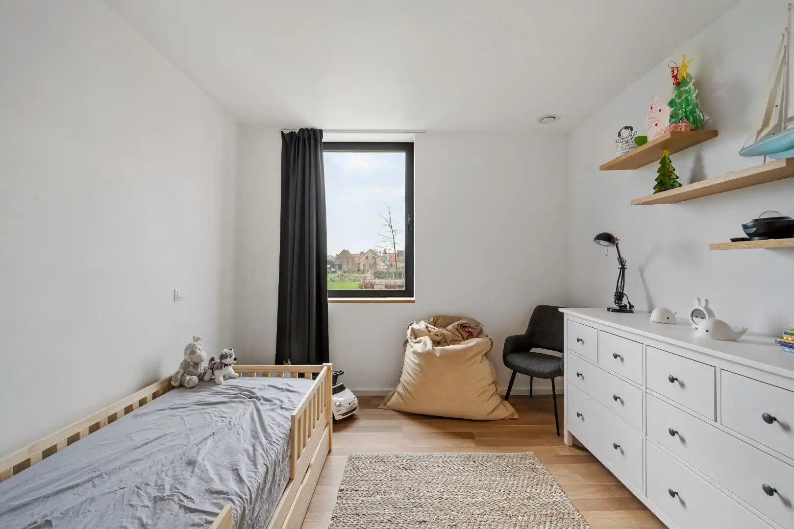 Recente en energiezuinige woning met 3 slaapkamers, ruime garage en tuin. foto 13