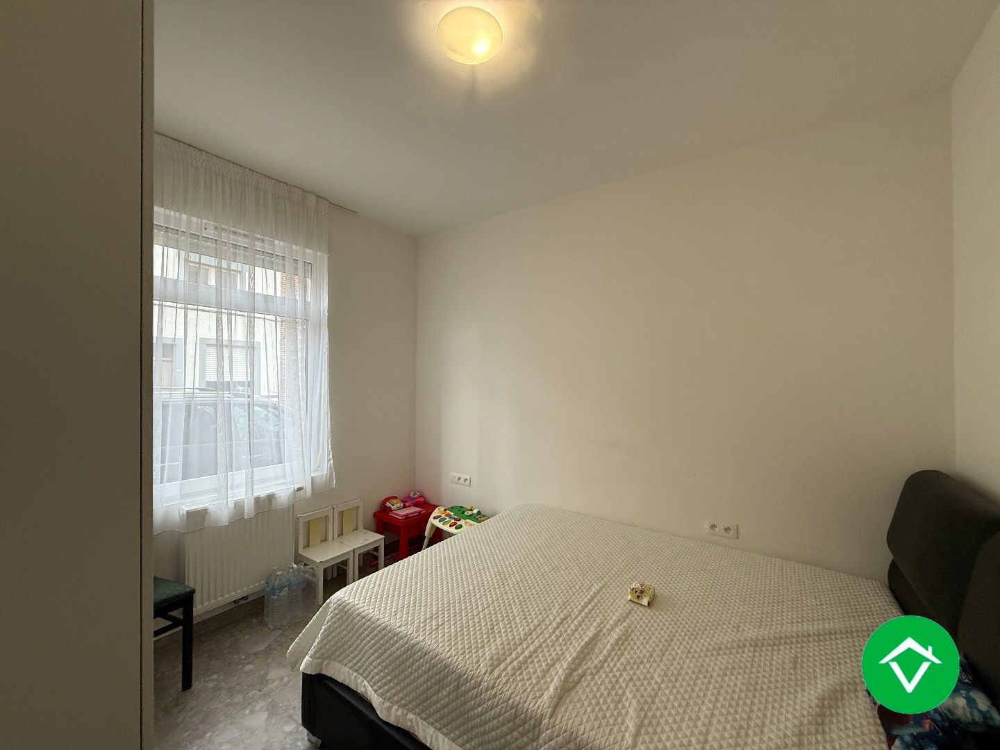 Rijwoning met 3 slaapkamers en terrastuinin centrum Roeselare foto 4