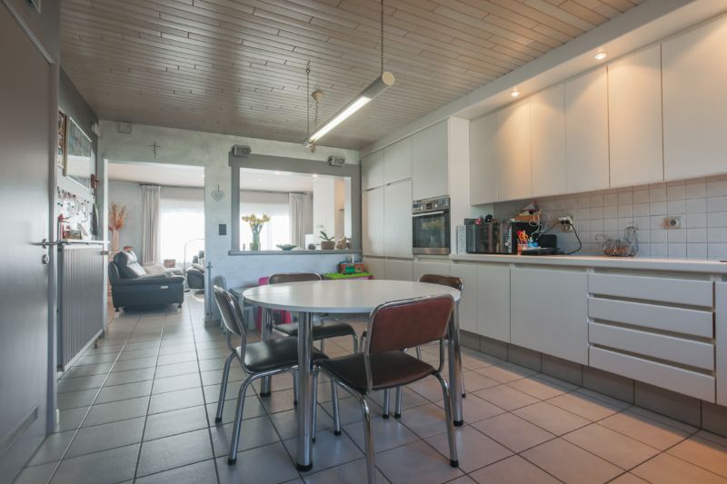 Rustig gelegen, halfopen woning met 3 slpks, tuin en ruime garage op wandelafstand van de Leie en de Zavelput. Energielabel D, zonnepanelen... foto 15