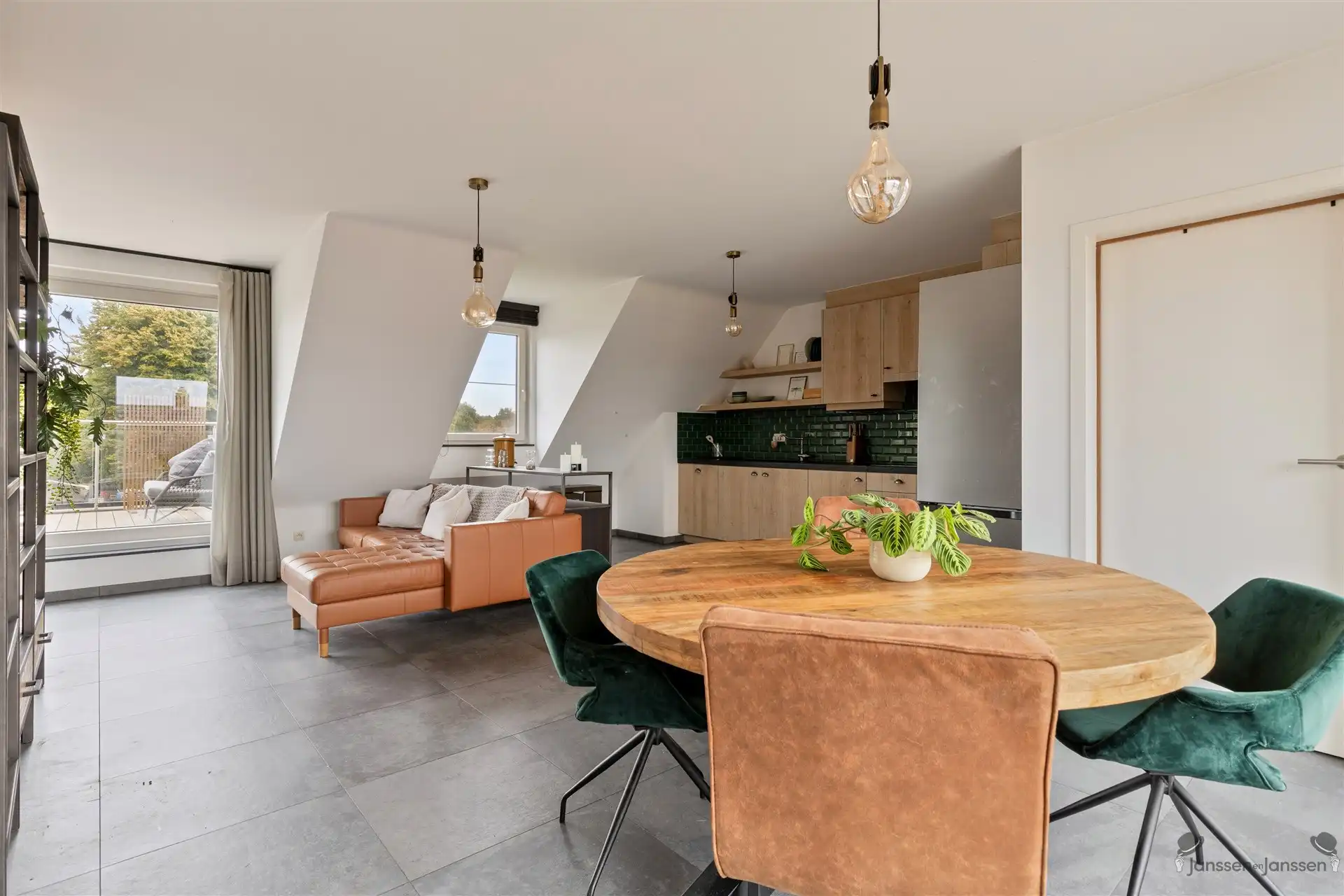 Ruim nieuwbouw appartement met 2 slaapkamers (bemeubeld)  foto 4