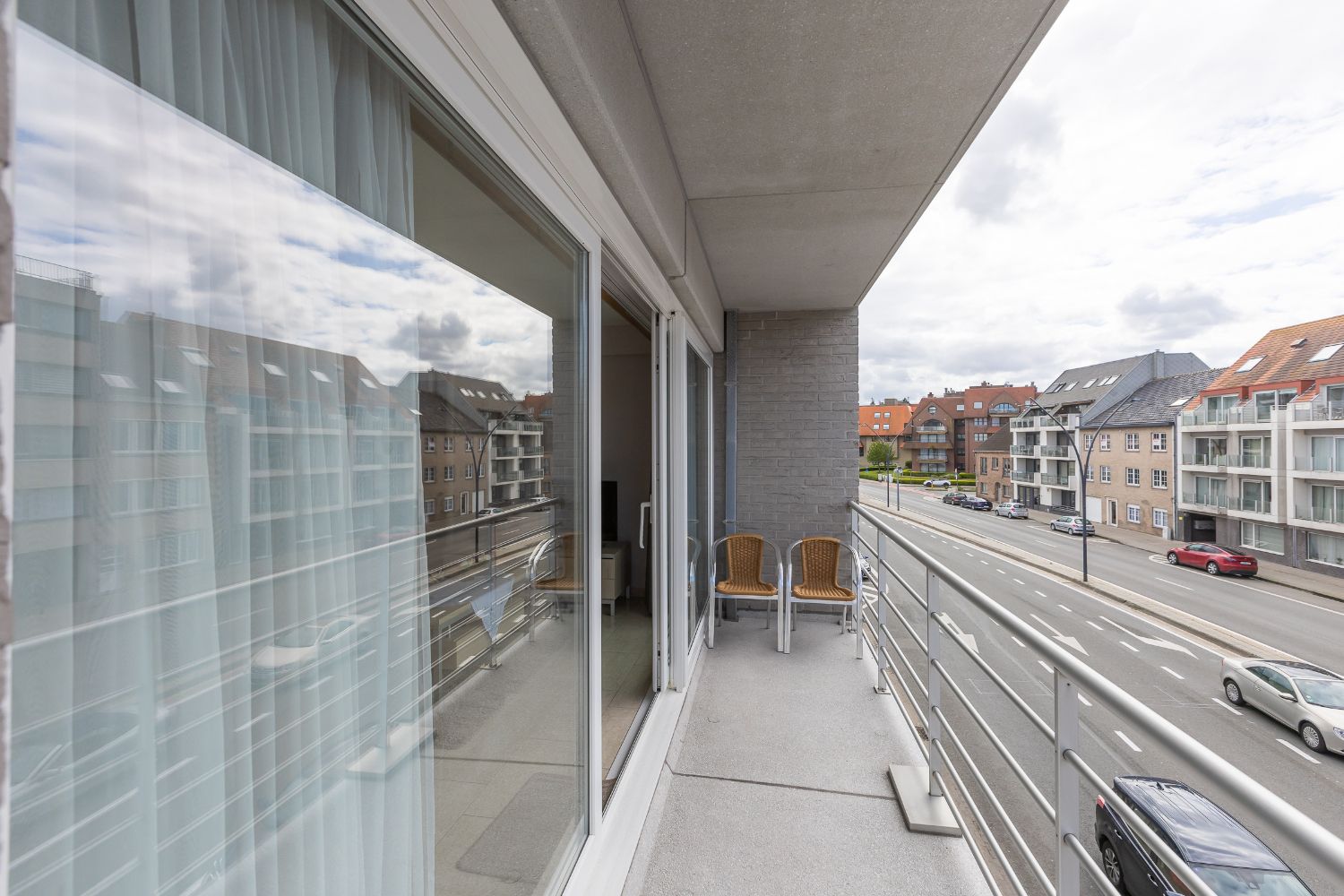 2 slaapkamer appartement met een zonnig terras nabij de zee foto 3