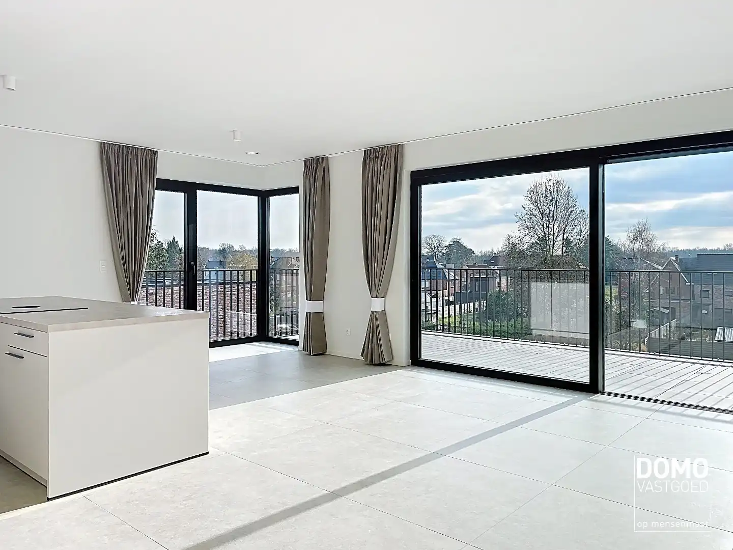 Penthouse met twee slaapkamers, ruim terras en autostandplaats te Kermt foto {{pictureIndex}}