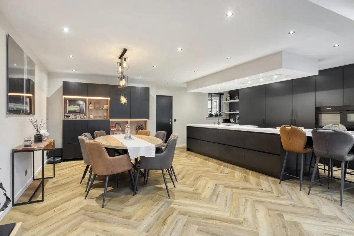 Huis met 4 slaapkamers en garage te koop in Stabroek foto 3