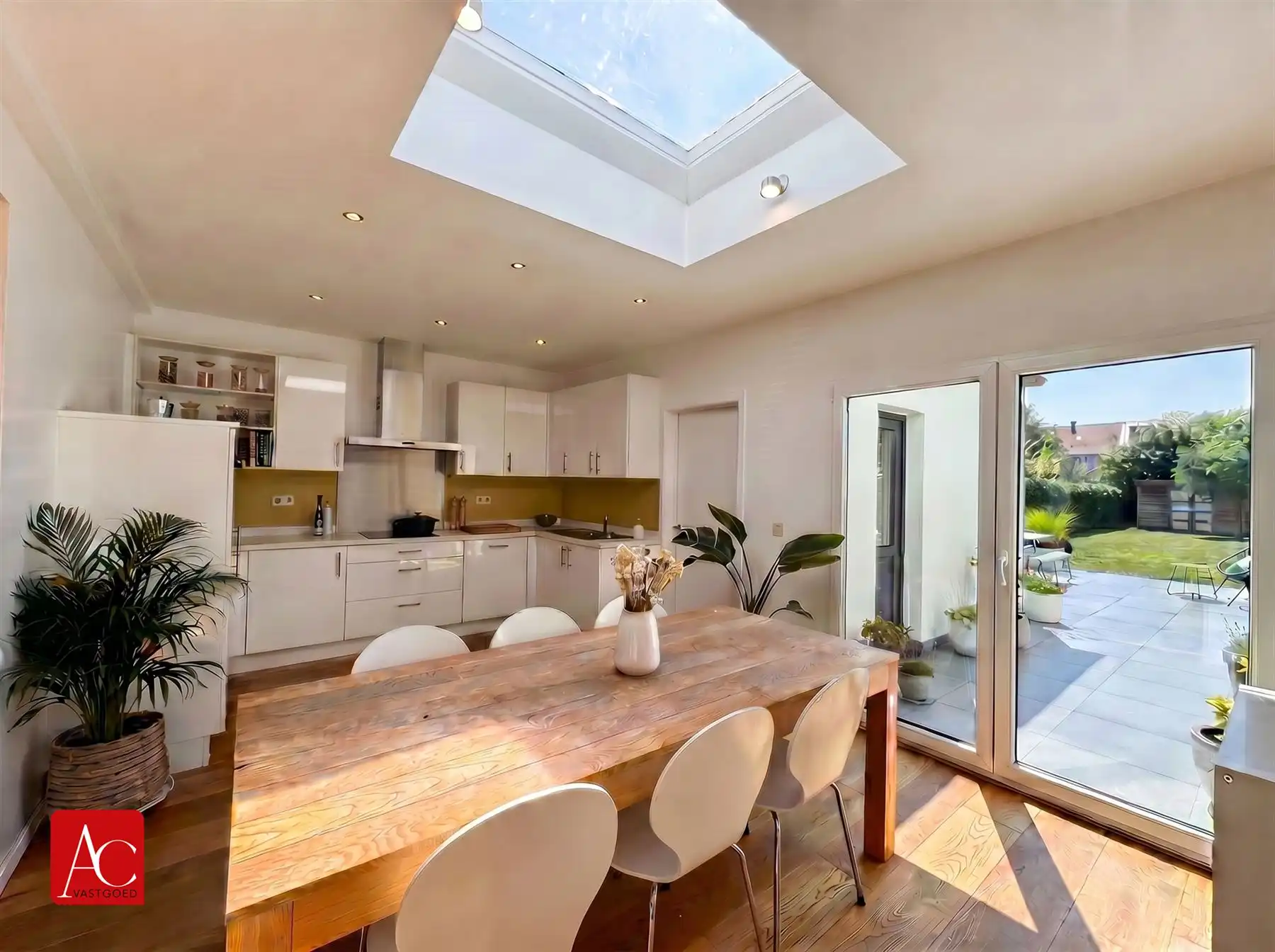 Instapklare woning met 5 slaapkamers en tuin foto 12