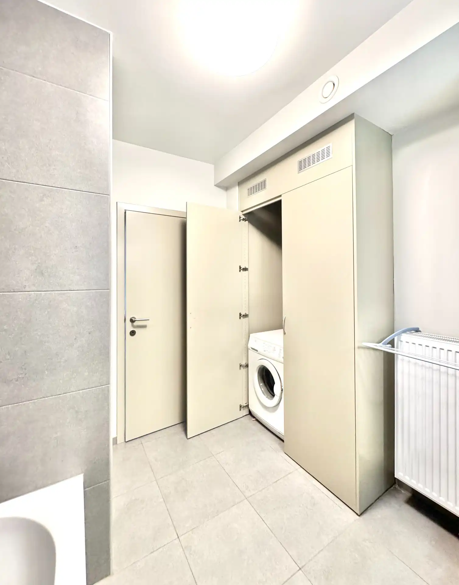 GELIJKVLOERS APPARTEMENT | VOOR- EN ACHTERTUIN | 2 KAMERS | GARAGE | 140 M² foto 27