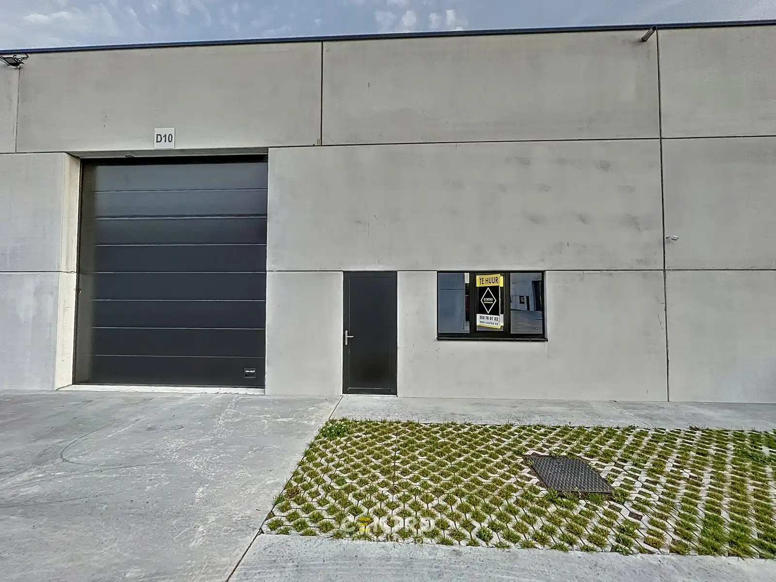 NB MAGAZIJN (312m2), voorzien van sectionaalpoort, deur, raam (voor kantoor) en 2 private parkeerplaatsen op industriezone te Waregem. foto 2
