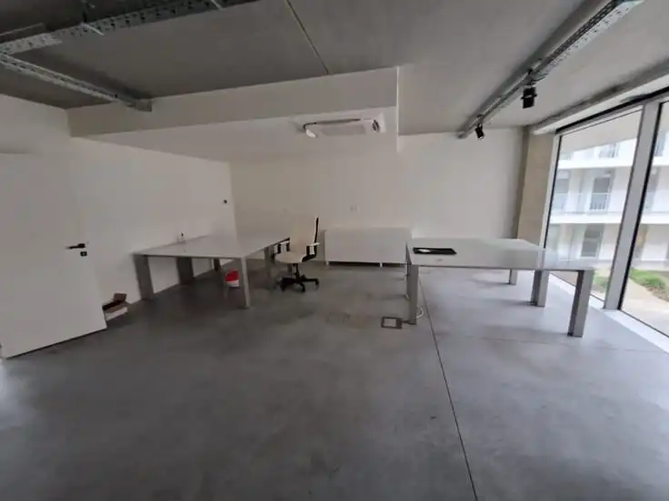 200 m² commerciële ruimte met mezzanine in hartje Merchtem – toplocatie met visibiliteit foto 7