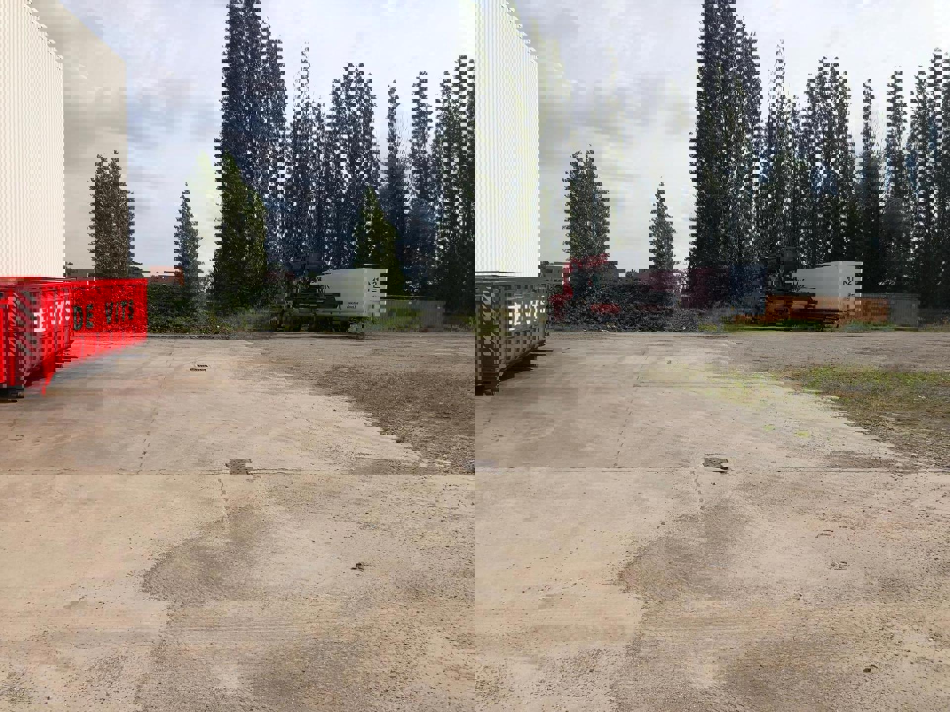 TE HUUR - Centraal gelegen opslagplaats van ca. 5.000 m² met groot buitenterrein foto 8