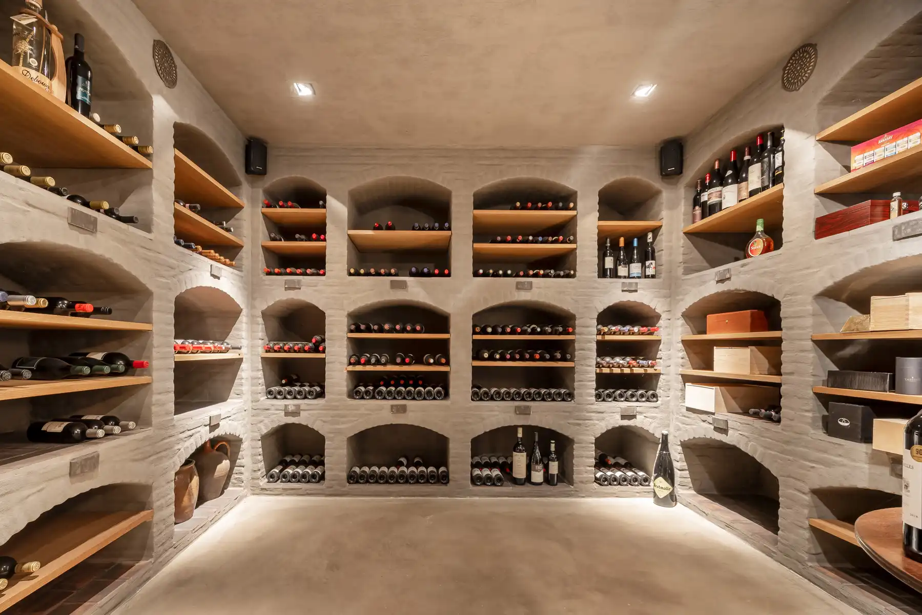 Schitterend domein van 7,7 ha met prachtige villa, zwembad, guesthouse, ruime schuur en uitgebreide paardenfaciliteiten. foto 27