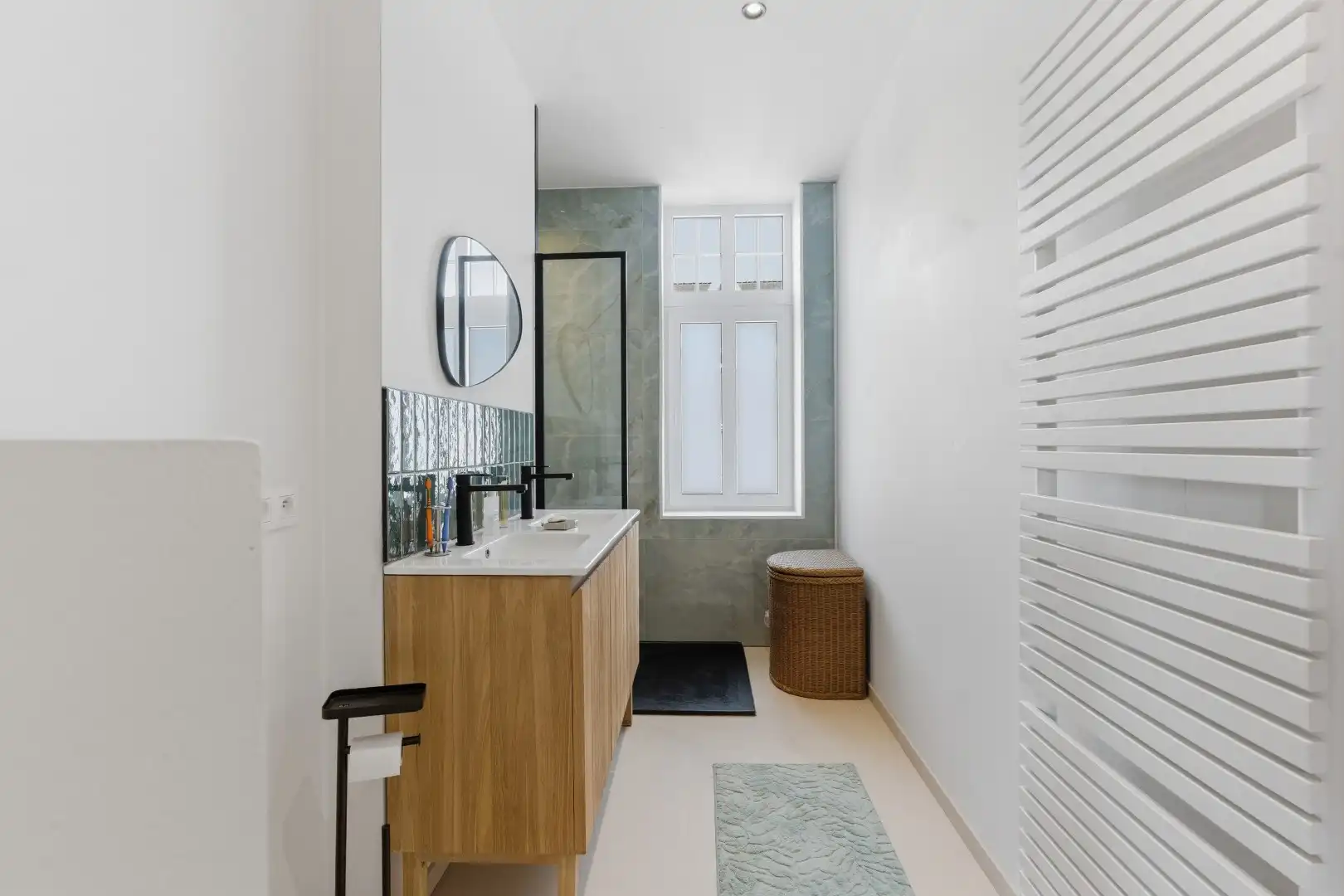 Exclusief gerenoveerde herenwoning met 4 slaapkamers, 2 badkamers en een adembenemende stadstuin. foto 24