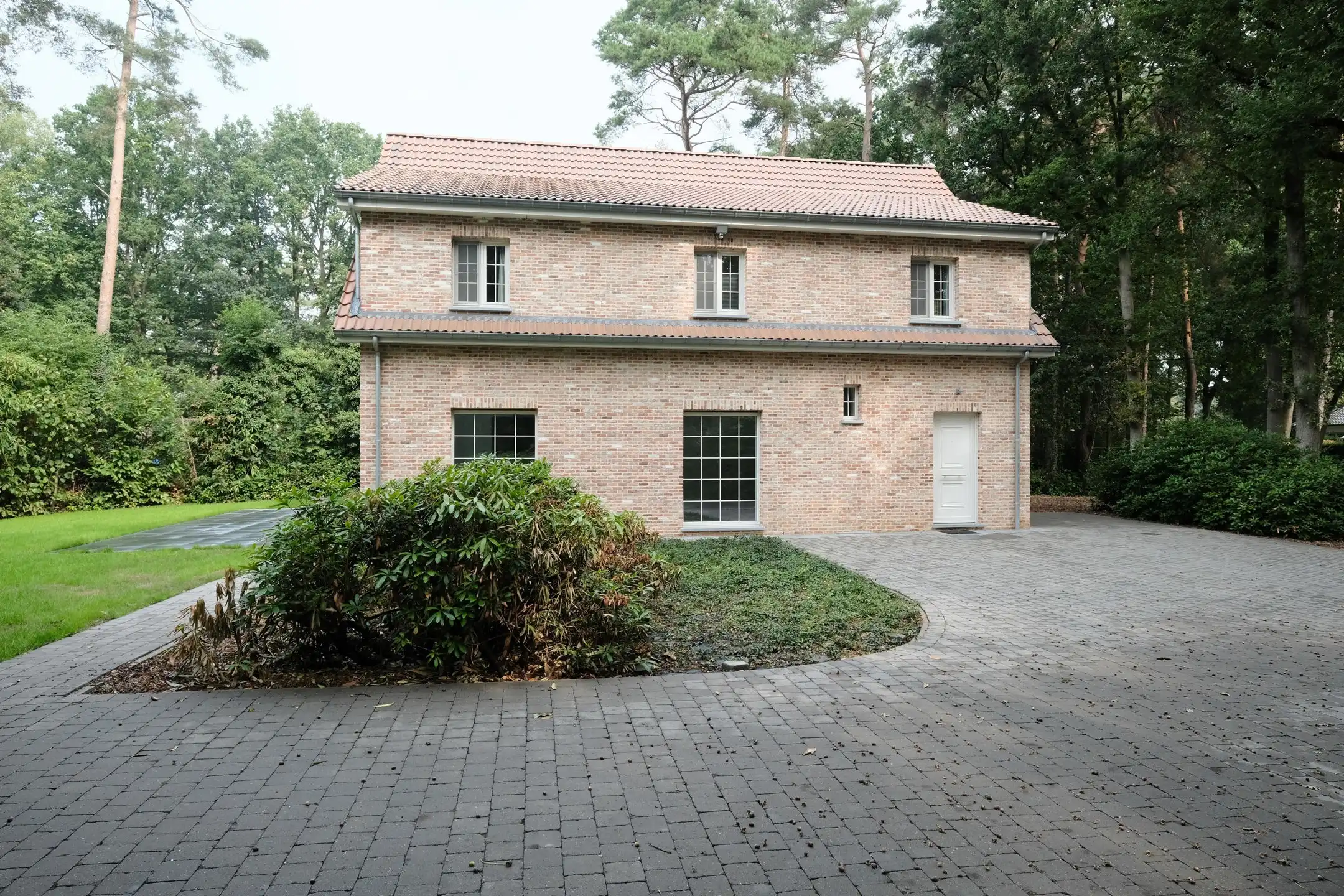 Hedendaagse en energiezuinige villa in rustige wijk foto 23