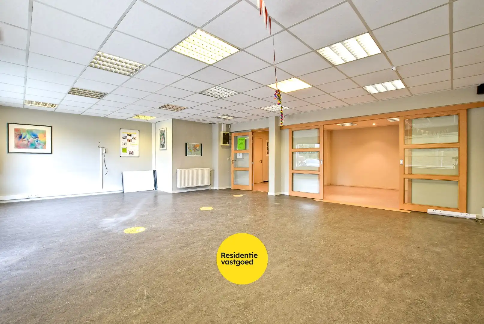 Centraal gelegen handelsruimte (148 m²) in centrum Diksmuide! foto 4