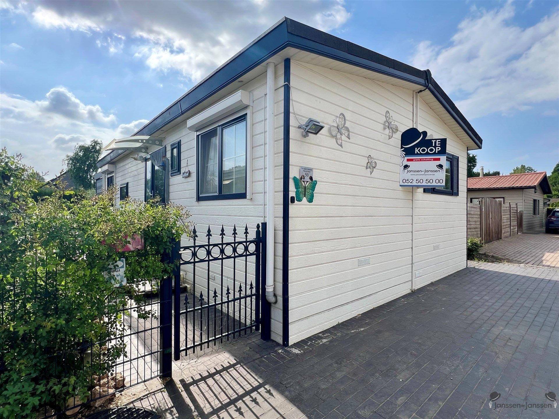 Rustig gelegen bungalow met tuintje - permanente bewoning toegestaan! foto {{pictureIndex}}