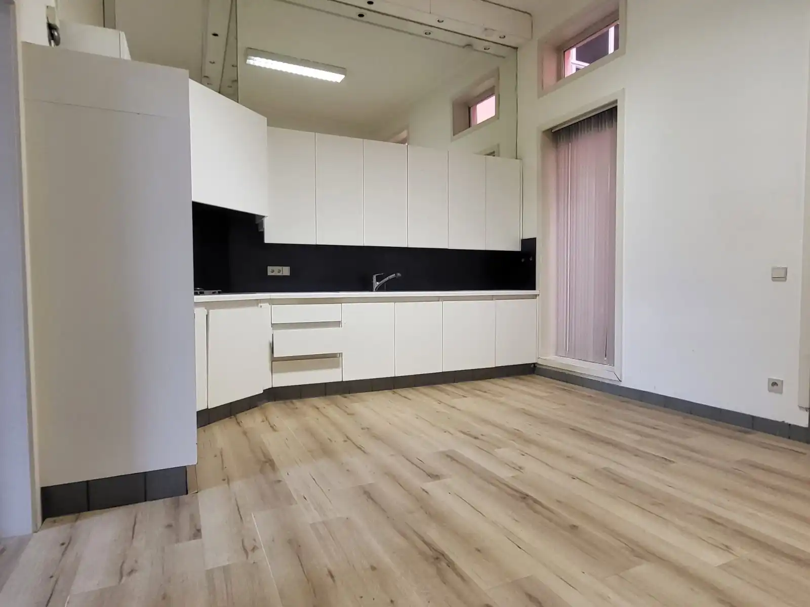 Grote kantoorruimte op toplocatie! foto 9