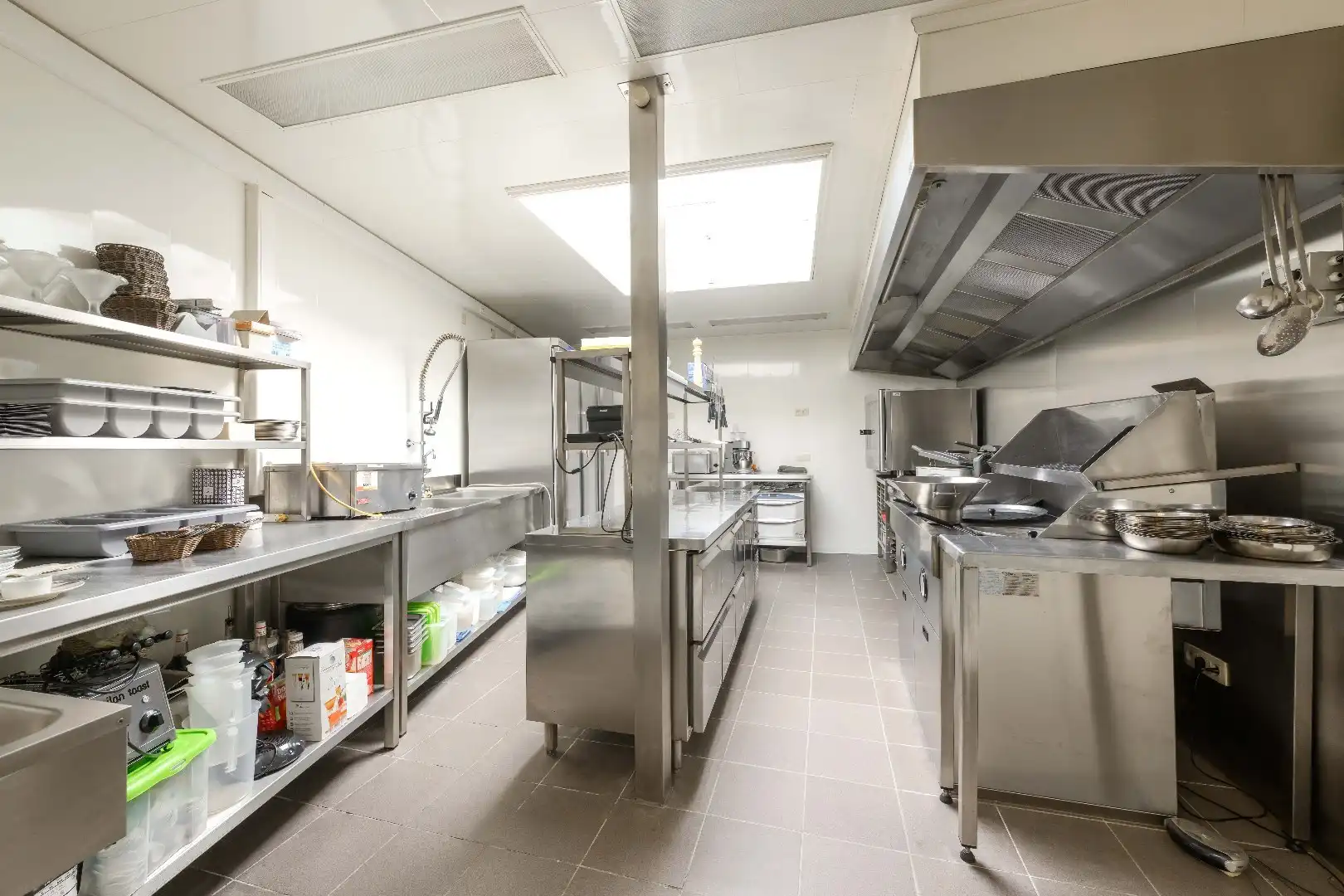 INSTAPKLAAR HANDELSHUIS (2009) OP GUNSTIGE LOCATIE!!!  foto 19