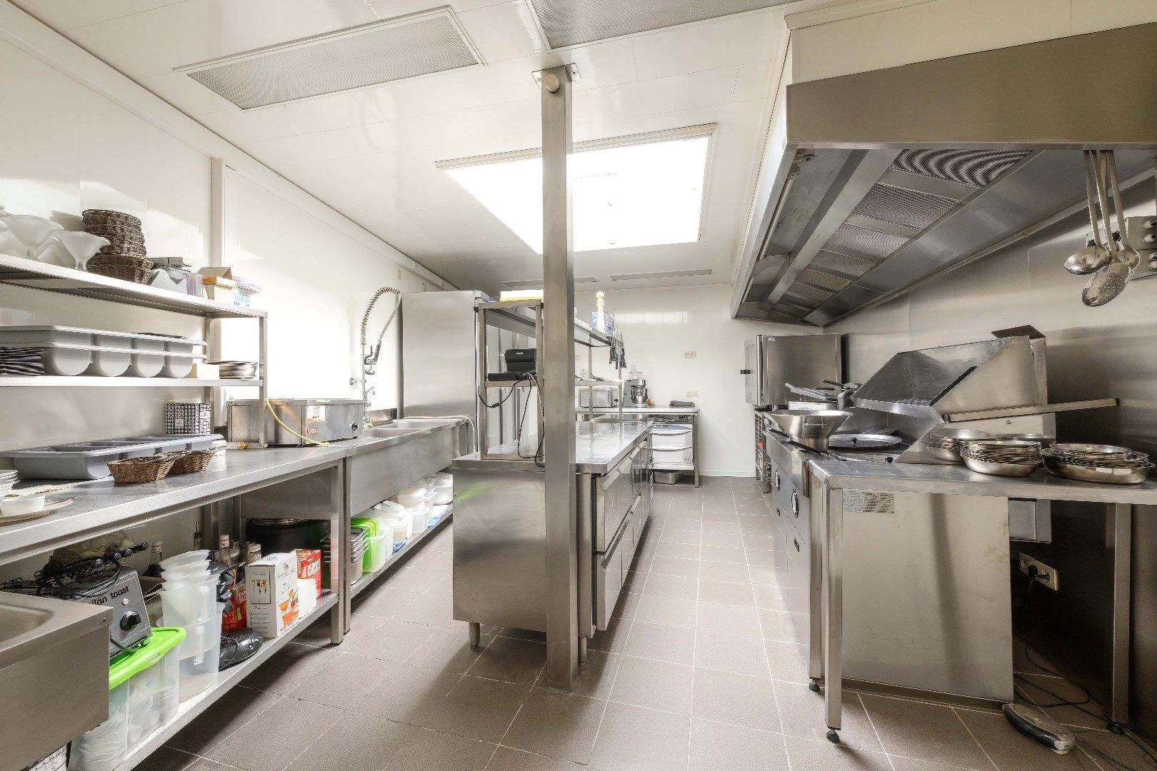 INSTAPKLAAR HANDELSHUIS (2009) OP GUNSTIGE LOCATIE!!!  foto 19