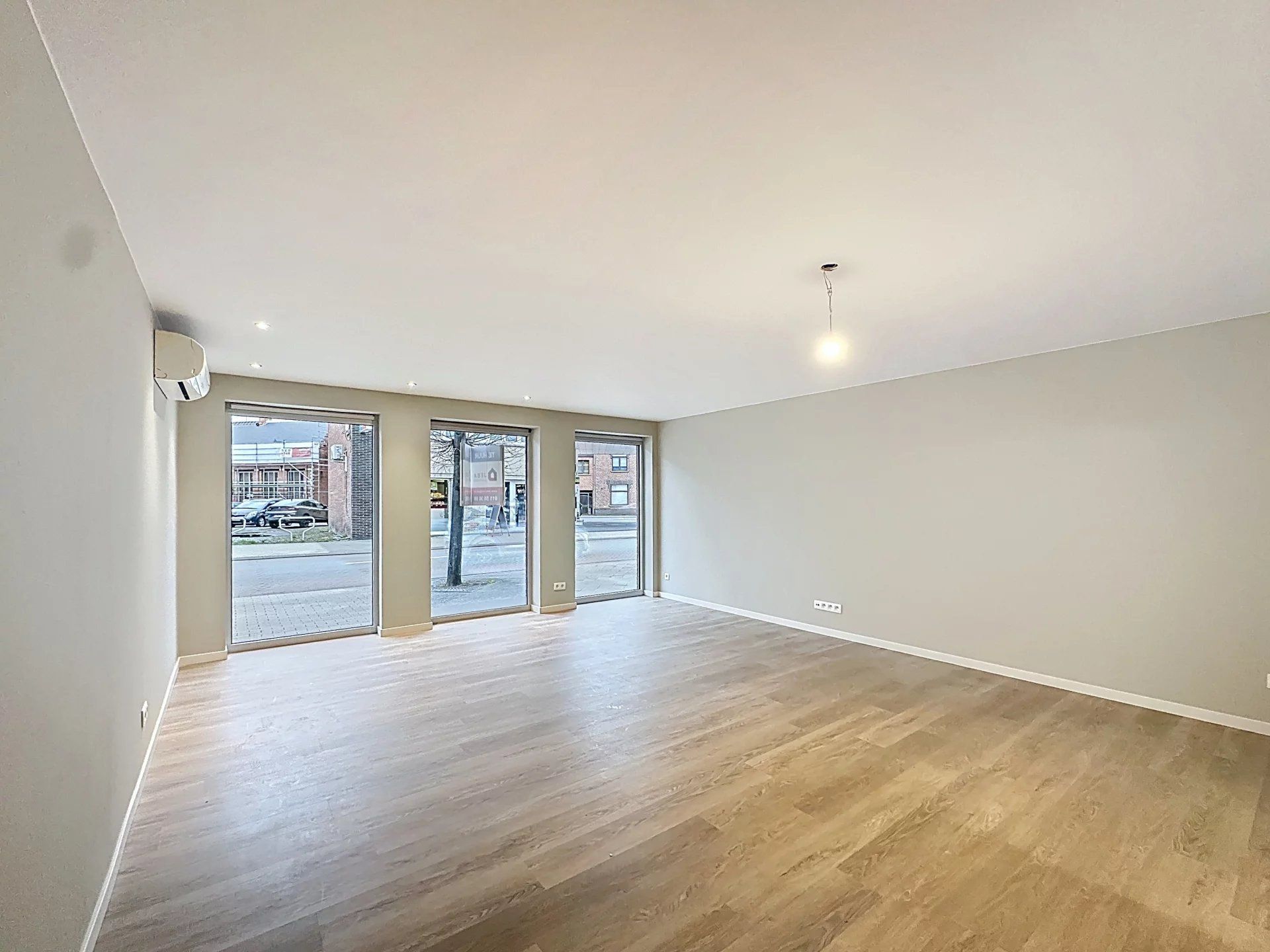 Gelijkvloers appartement met 2 slaapkamers en terras in het centrum van Balen. foto 3